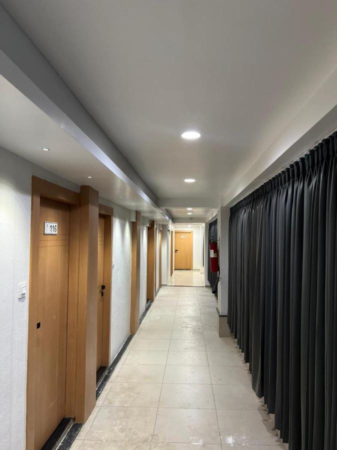 Hotel Cozzy Palace Surat Esterno foto