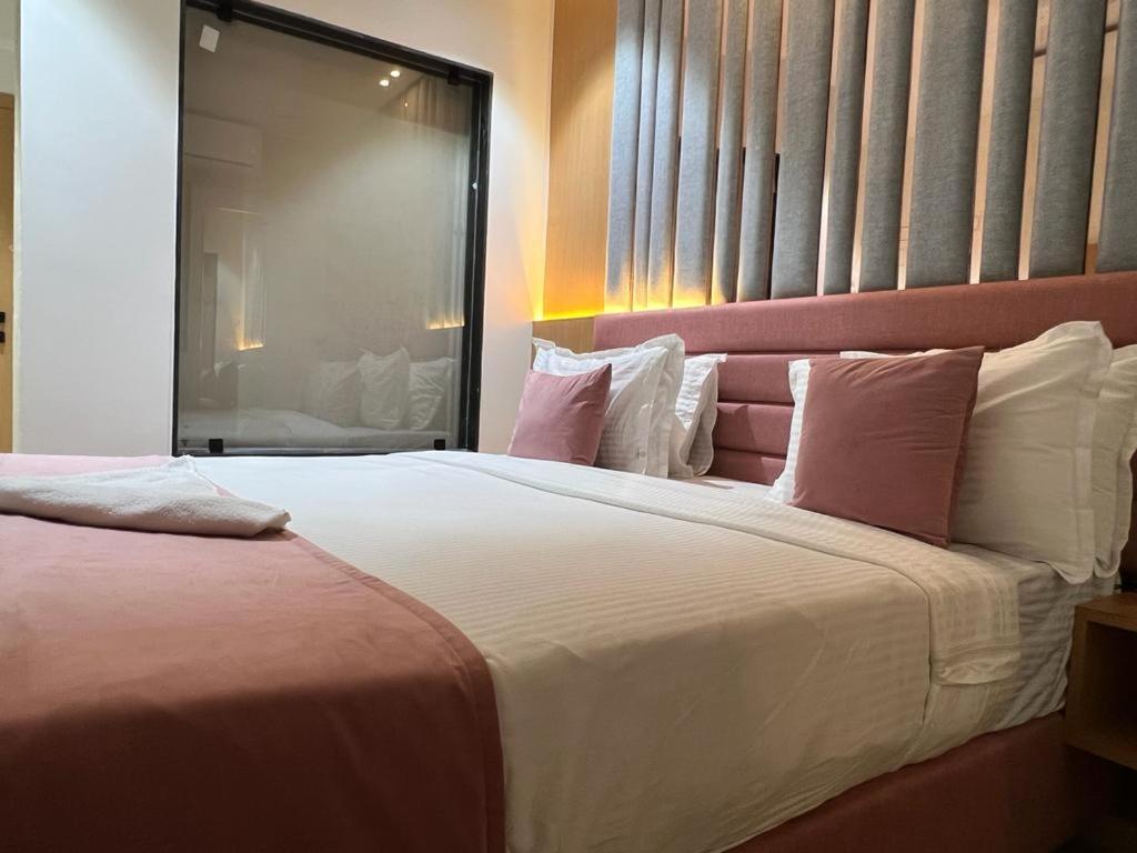 Hotel Cozzy Palace Surat Esterno foto