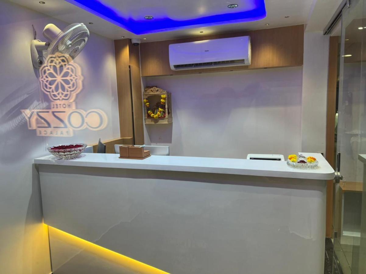 Hotel Cozzy Palace Surat Esterno foto