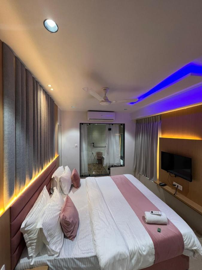 Hotel Cozzy Palace Surat Esterno foto