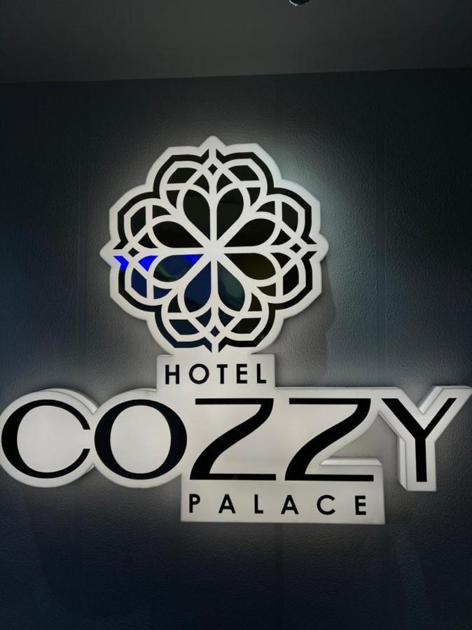 Hotel Cozzy Palace Surat Esterno foto